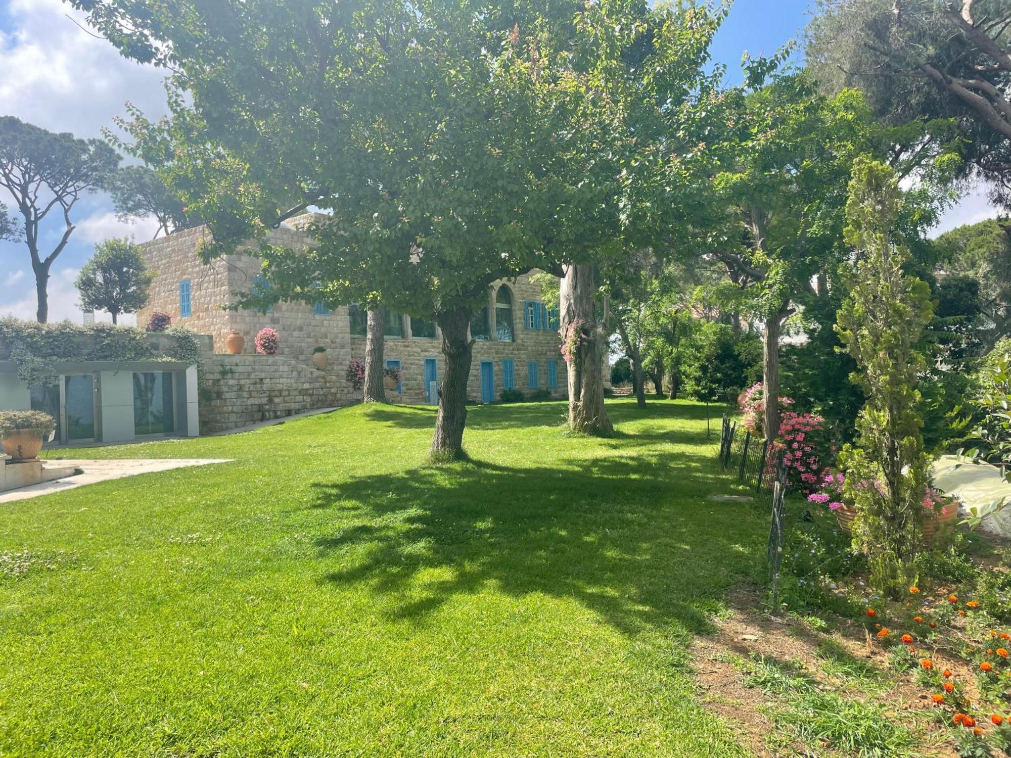 Hotel Al Bustan Beit Mery Exterior foto