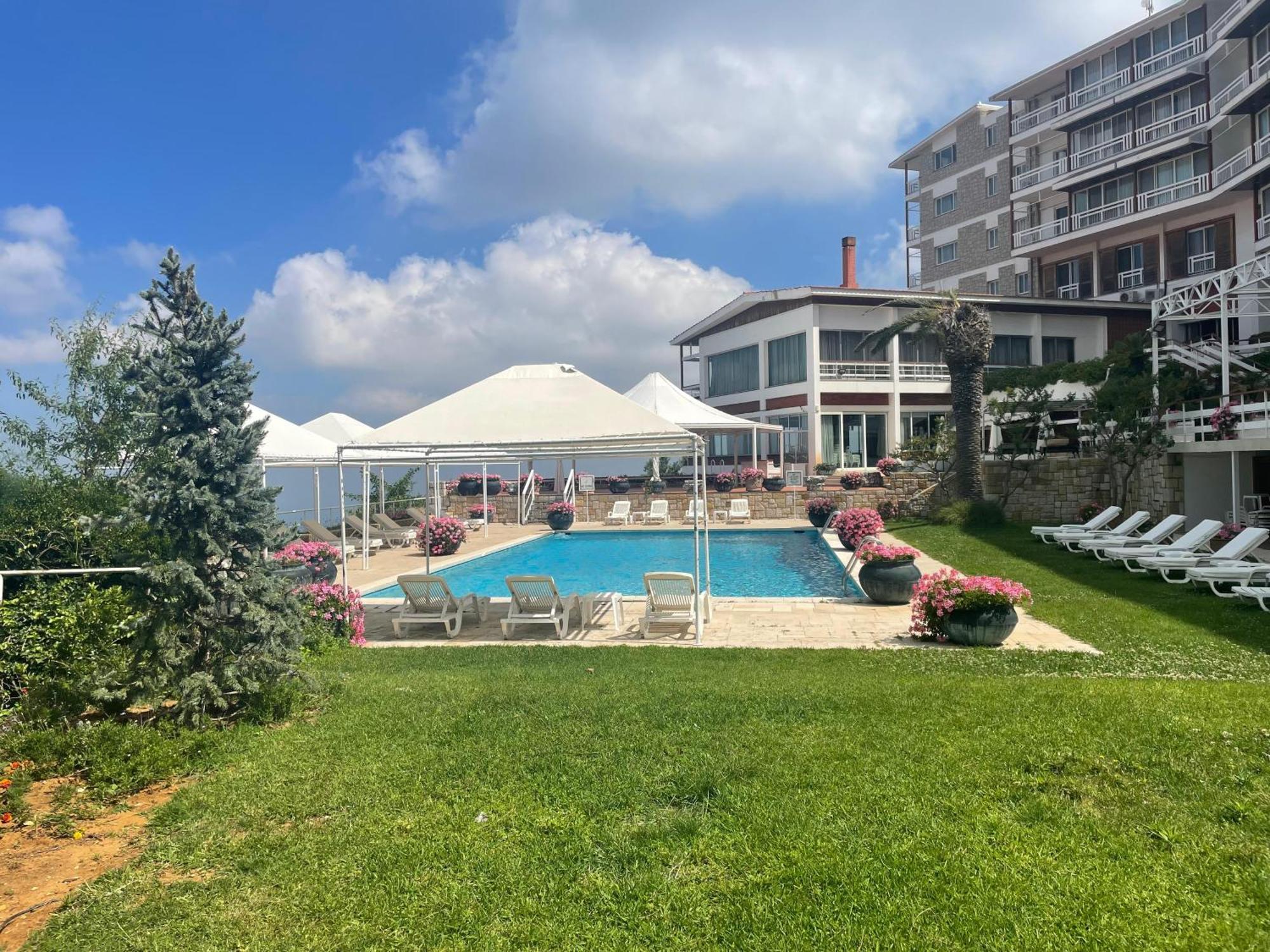 Hotel Al Bustan Beit Mery Exterior foto