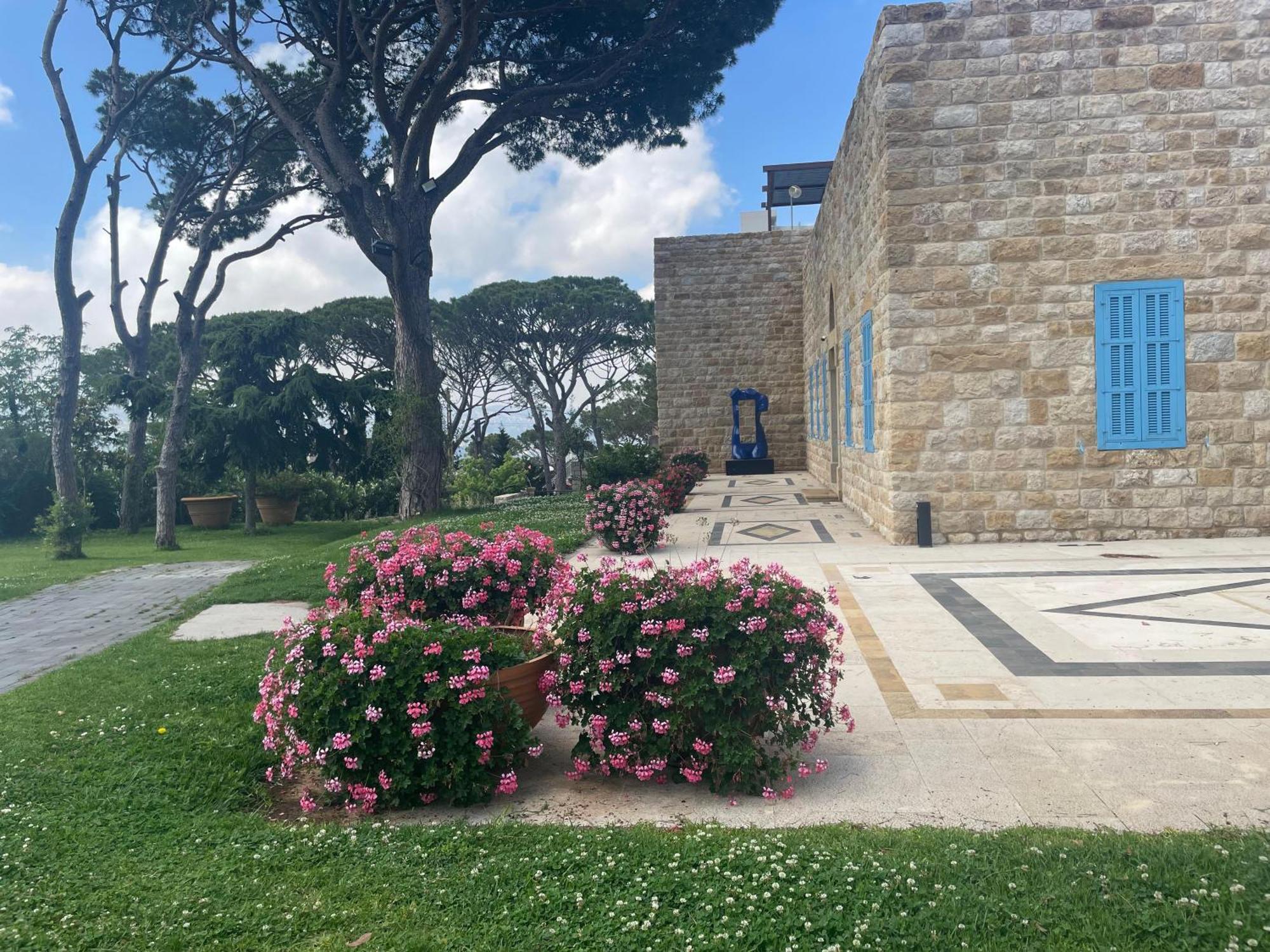 Hotel Al Bustan Beit Mery Exterior foto