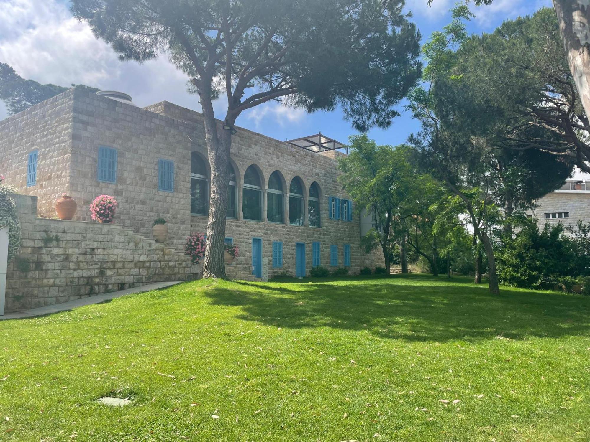 Hotel Al Bustan Beit Mery Exterior foto