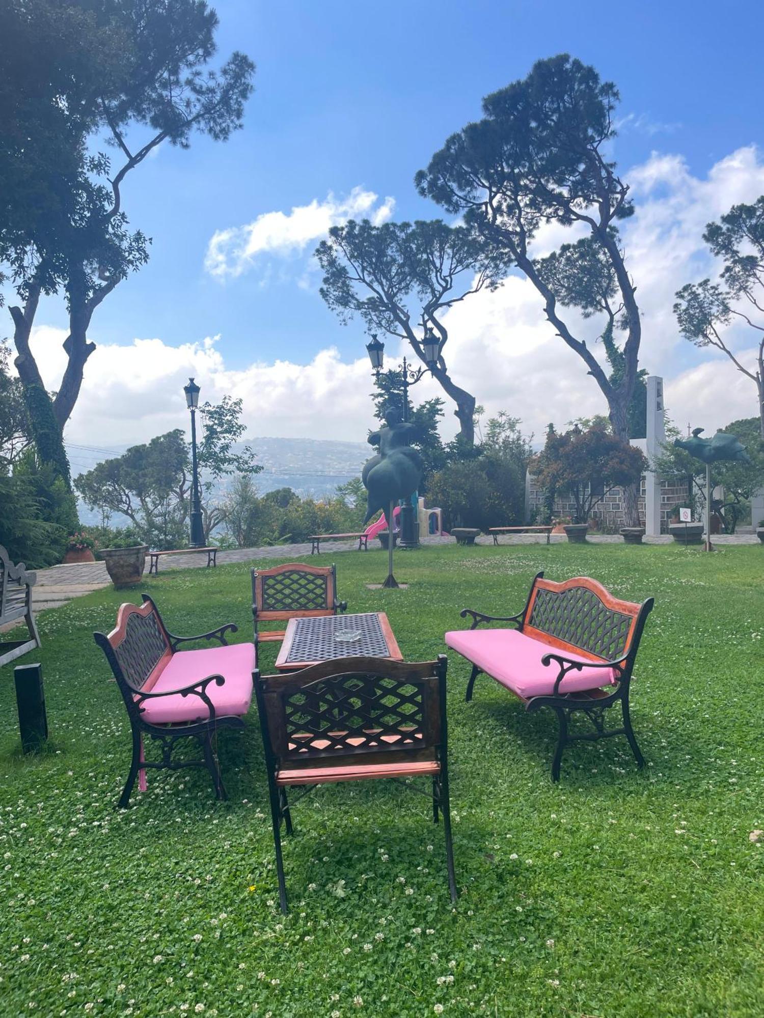 Hotel Al Bustan Beit Mery Exterior foto