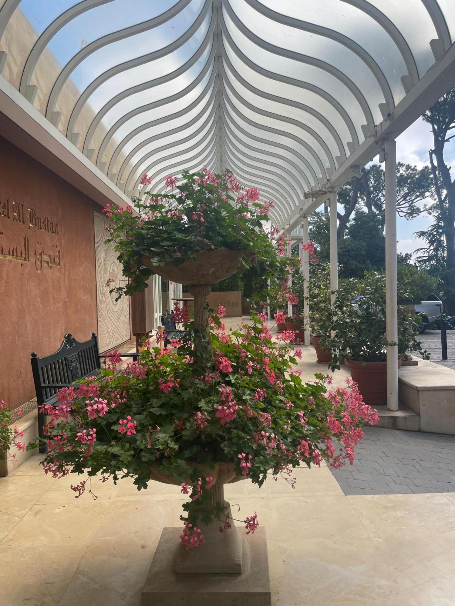 Hotel Al Bustan Beit Mery Exterior foto