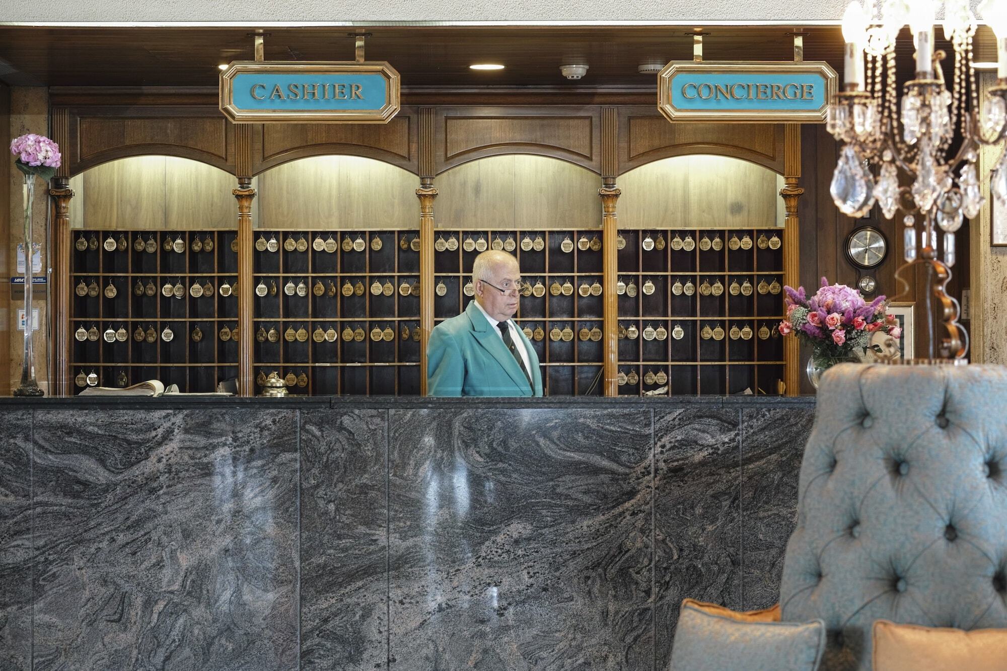 Hotel Al Bustan Beit Mery Exterior foto