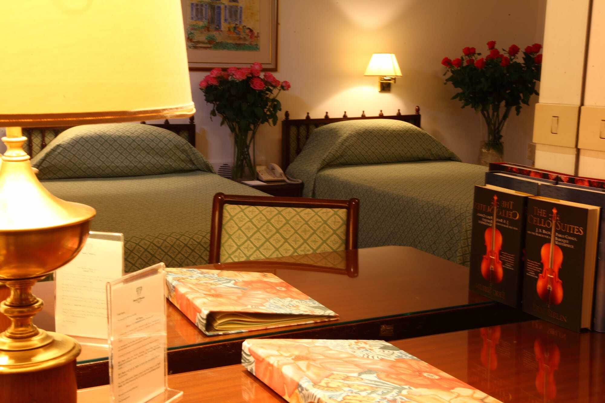Hotel Al Bustan Beit Mery Exterior foto